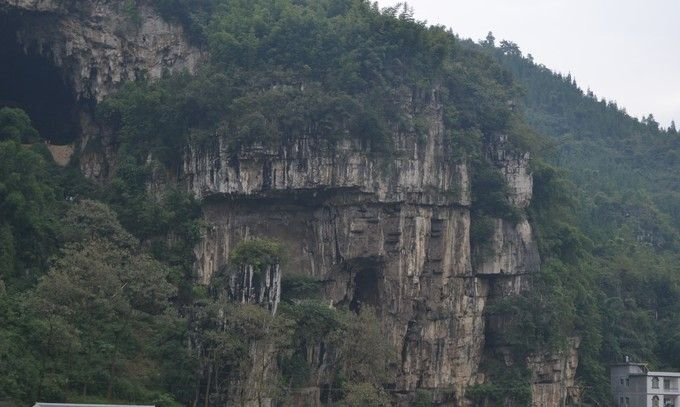 中国这一葬制,被称为“世界之最”,峭壁上高高的悬棺让人惊叹!_新浪新闻