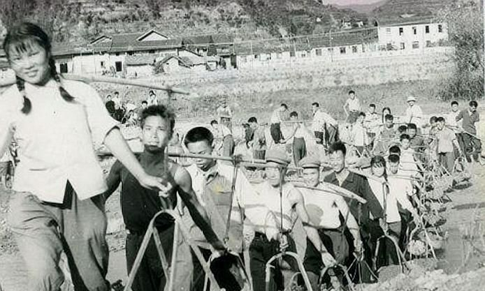 老照片:六七十年代的旧照,那个时候的人民生活十分的艰苦