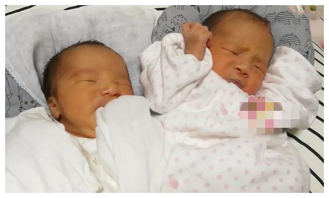 拥有双胞胎的家庭,心情怎么样?双胞胎妈妈:有欢喜,但忧愁更多