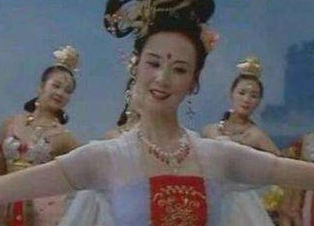 《西游记》：玉兔精与孙悟空打斗，为何要脱光衣服？