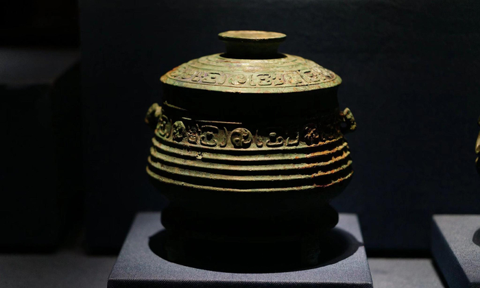 山西青铜博物馆展出的古代青铜器_新浪新闻