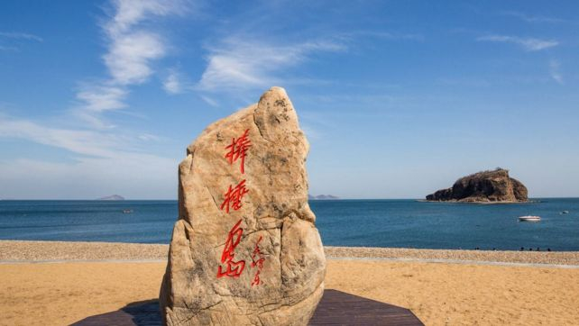 大连市环境最好的海滩,棒棰岛是著名景观,可体验最高的海上蹦极