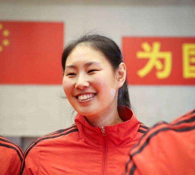 中国女排美女运动员颜妮,笑容甜美 人美球靓 精彩照片欣赏