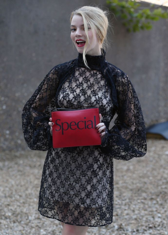 女巫Anya Taylor-Joy安雅·泰勒-乔伊现身观秀的高清美图_新浪新闻