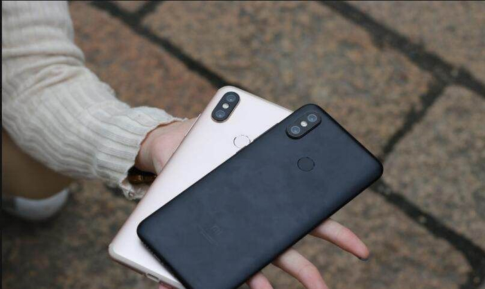 雷军线下杀手锏，小米6X：杨柳腰+前后2000万+骁龙660__财经头条