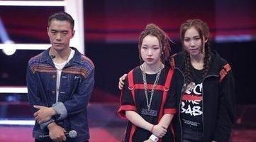 中国：打包安琪组合解散？黄安琪为什么直接退出比赛？|节目|中国好声音|舞台|两个人|谢霆锋_新浪娱乐_新浪新闻