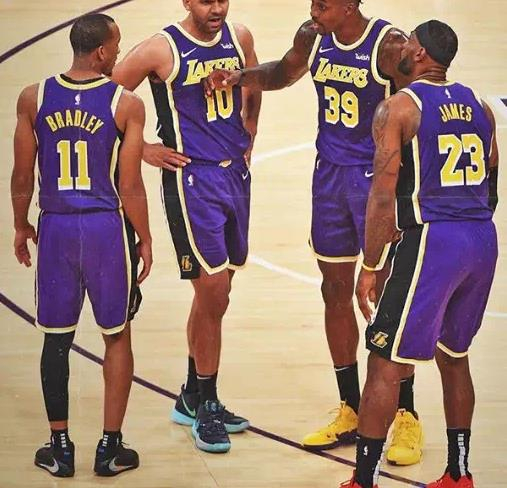 湖人核心詹姆斯领衔出战 客场迎战强敌状态火热能否带队取胜