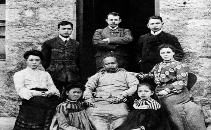 老照片:晚清纳妾成风,图6康有为和外国小妾