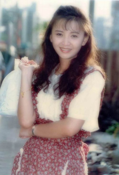 80年代影星曾华倩,罕见生活老照片,梁朝伟的前女友