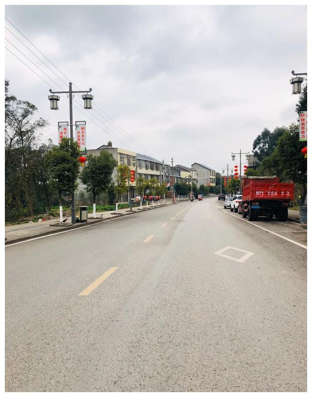四川隆昌界市镇,中国特色小镇.卫生环境确实不一样.