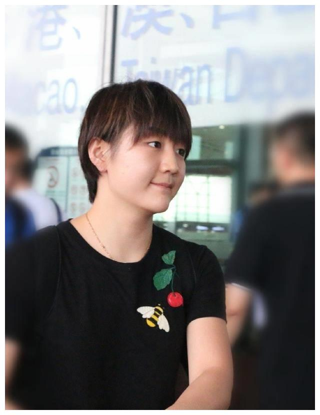 奔赴美国封训 陈梦新发型亮相机场|陈梦|跑步机|朱雨玲_新浪新闻