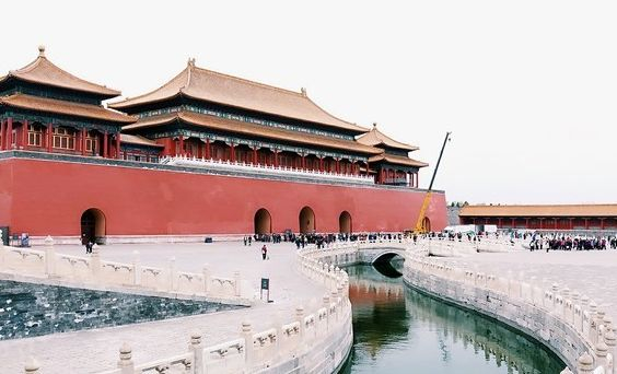 午门,从午门的背面看,有五个门洞