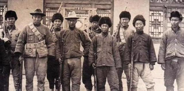 为何说“宁睡荒坟,不住破庙”是啥意思?民间真有大智慧|坟地|逃犯|远门|神灵|野岭_新浪新闻