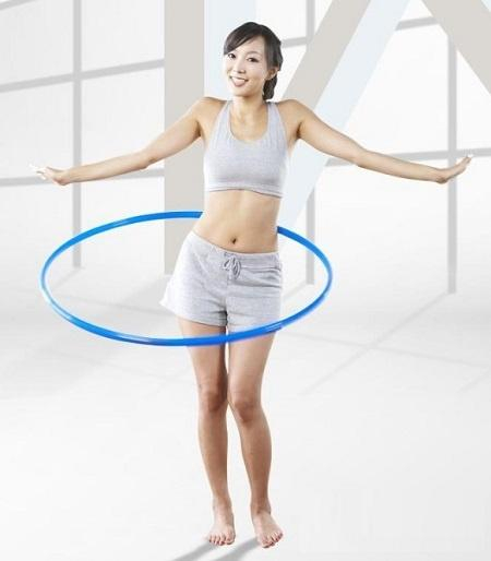 呼啦圈瘦身动作五：索套式（像西部牛仔套马的动作）