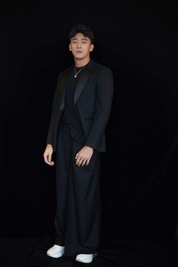 刘俊孝潮范儿亮相上海电影节 雅痞型男时尚撩人|特警队|拳力以赴_新浪娱乐_新浪新闻