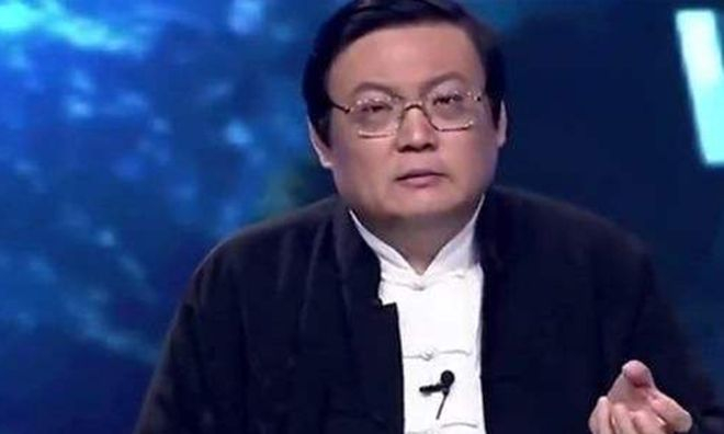 梁宏达到底是干什么的?为什么上知天文下知地理,无不知晓