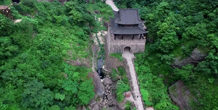 看看剑门关照片,就知道为何钟会10万精兵都无可奈何