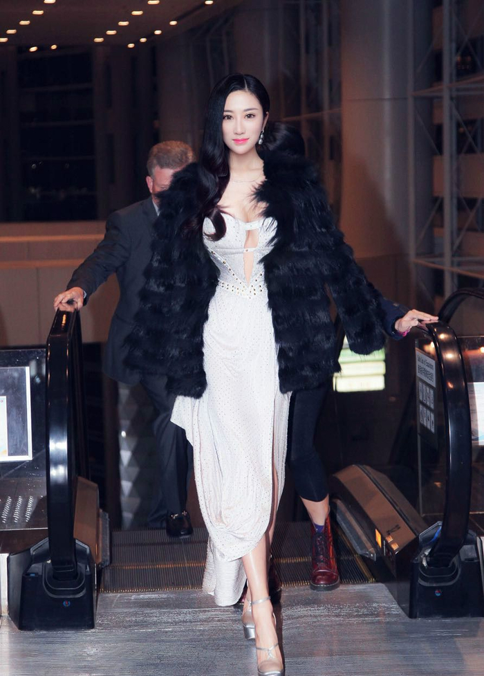 巨星风采尽显赛场统治力詹姆斯NBA直播不容错过