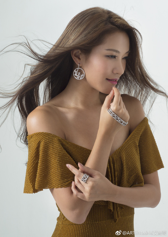 2007年度香港小姐季军周美欣写真美照欣赏