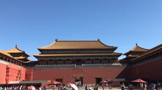 午门,从午门的背面看,有五个门洞