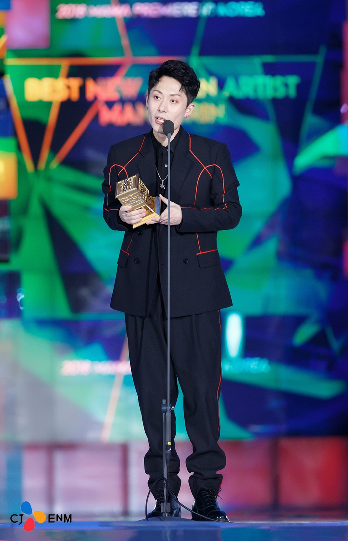丁世光喜提2018MAMA,c-pop唱作人的春天来了?