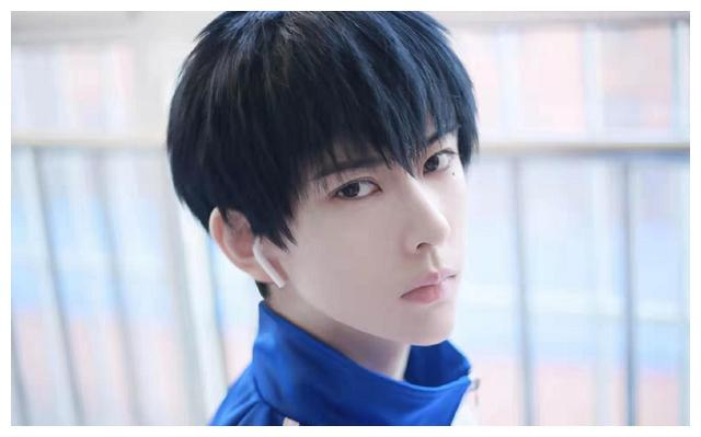 熊祁夕楼cos《伪装学渣》男主,最还原的贺朝谢俞,熊祁眼神绝了