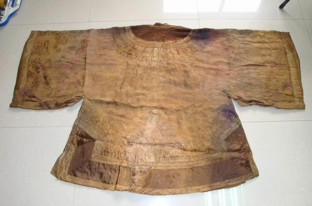 古代人的衣服，东西装进袖子中却掉不出来，有什么猫腻？