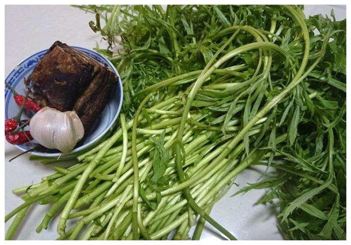 泥蒿营养丰富,很多人爱吃,泥蒿好吃的做法,简单又美味