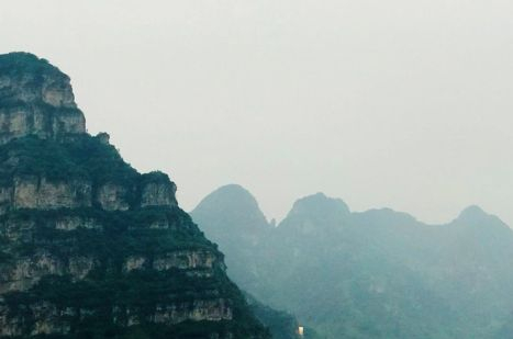北京十渡有座神奇的山，酷似大佛笑坐，山中乐佛寺有20米高观音像_新浪新闻