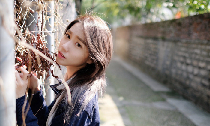 摄影:学生模样的穿搭,又甜又俏皮的笑容