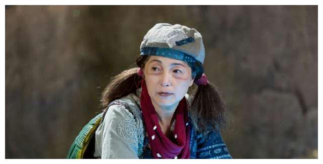 同样是扮丑角，53岁吴君如和55岁苑琼丹，婚姻生活差别太大了