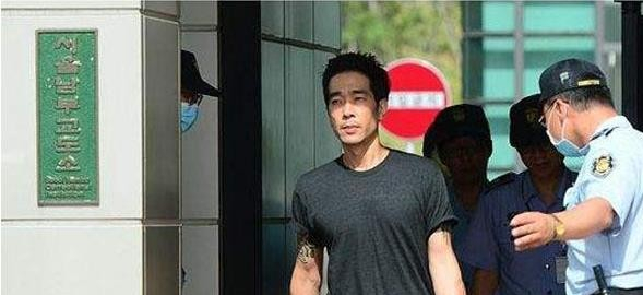 服刑人员刑满释放的时候, 哪些东西可以带出监狱? 看完明白了!_新浪新闻