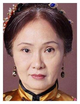 她是香港电影一代侠女,因《女黑侠木兰花》一炮走红