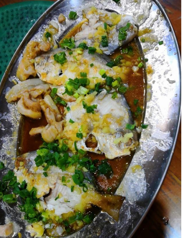 五花肉蒸白仓鱼，不一样的味道，学会家中菜谱又多一道菜