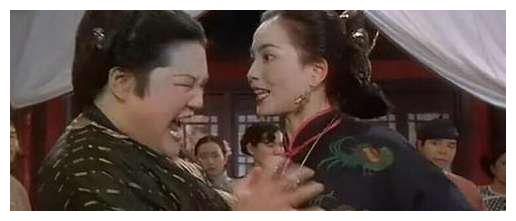 同样是扮丑角，53岁吴君如和55岁苑琼丹，婚姻生活差别太大了