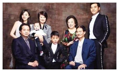 陈龙与妻子章龄闪婚，6年生2个孩子