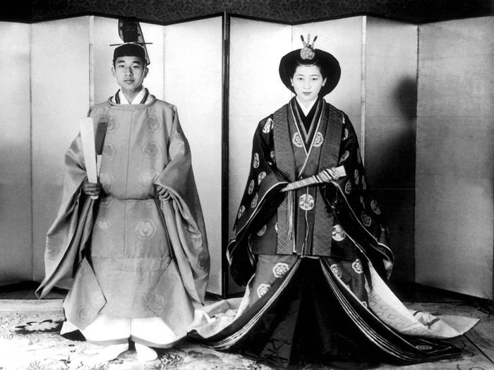历史上的今天：日本明仁天皇夫妇60年前大婚画面曝光
