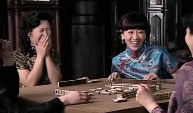 太太“外交”:《潜伏》中揭示的职场潜规则