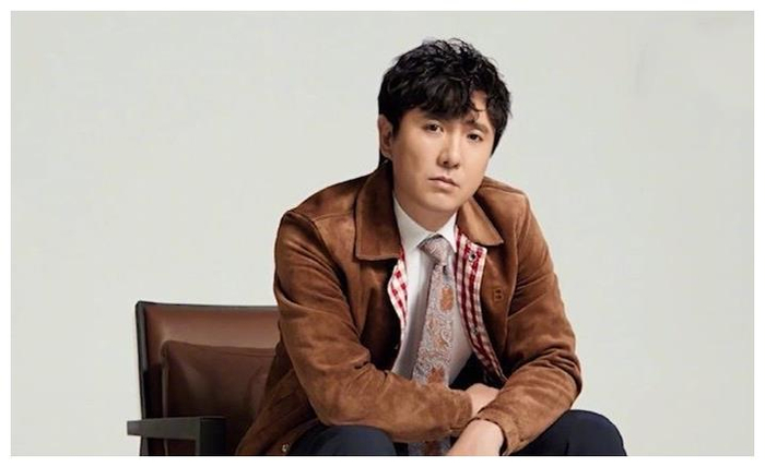 粉色衣服丸子头,沈腾认真模仿王菲,和那英合唱《相约九八》