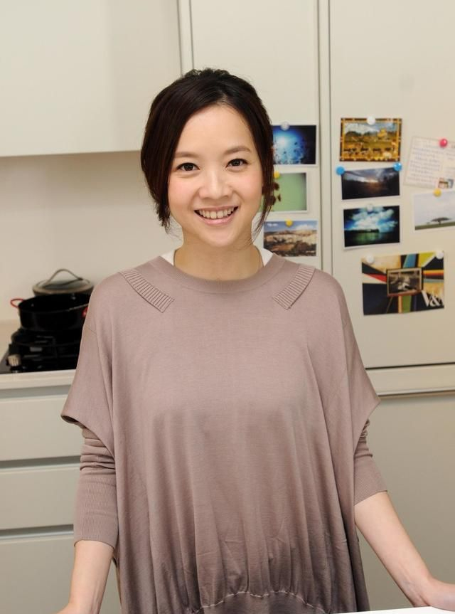 曾志伟的女儿曾宝仪个人相册至今未婚