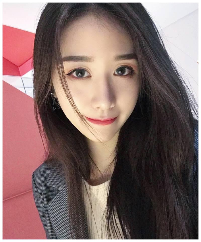 天菜正妹“菜菜”超美颜值,网友:美到爆炸