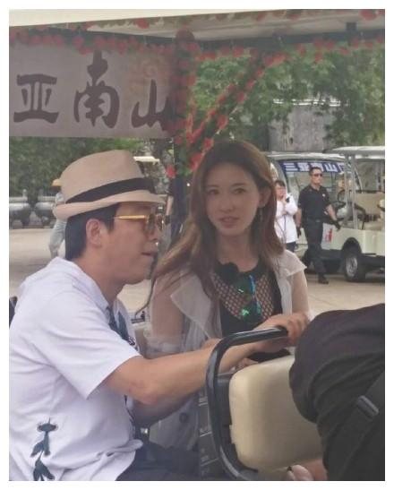 王珞丹和黄磊一组,孙红雷和张歆艺一组.凄惨的小猪罗志祥不就落单了?