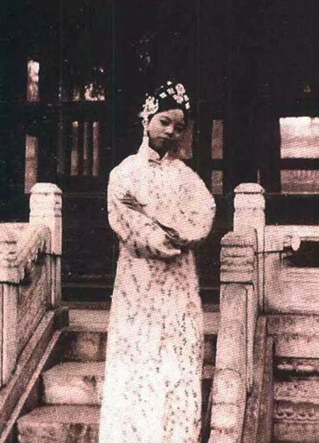 末代皇妃文绣老照片:图3简直和摄影师有仇,图6容貌被婉容碾压|婉容|容貌|溥仪