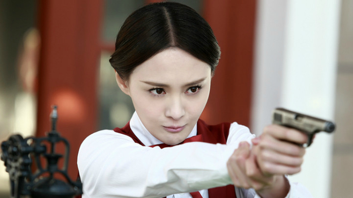 《偏偏喜欢你》主演:陈乔恩,贾乃亮,郑爽该剧主要讲述了女主角"钱宝宝