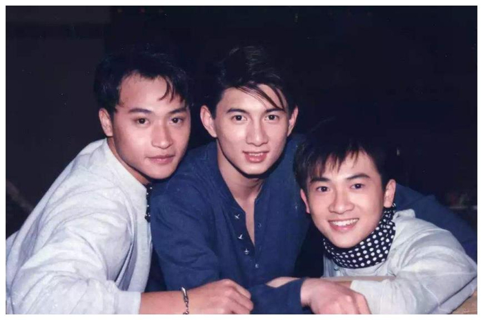 娱乐圈史上的三人组合,除了tfboys,你还追过哪些|青春修炼手册|飞儿乐团|主唱|吴奇隆|苏有朋_新浪娱乐_新浪新闻