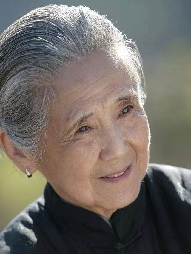 《暖春》里小花的奶奶,鲁园老师2月8日8:30去世,鲁老师一路走好