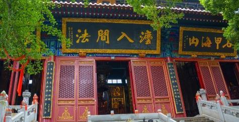 武汉唯一的皇家寺院，距今已有1600多年历史，但香火却不及归元寺