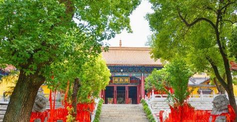 武汉唯一的皇家寺院，距今已有1600多年历史，但香火却不及归元寺