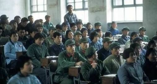 镜头下罕见的70年代校园生活老照片,有没有勾起你的童年回忆!