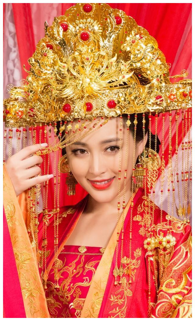 大婚时头戴凤冠珠帘的古装美女,?你觉得谁珠帘下的脸最美最惊艳|孤芳不自赏|倚天屠龙记|活佛济公|海上牧云记_新浪新闻